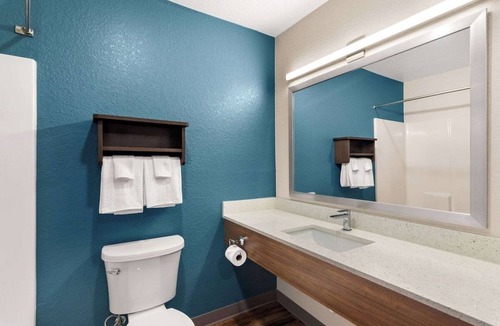 Port Saint Lucie Hotel | Spacious Studio Suite | Free Parking | Pets are Allowed