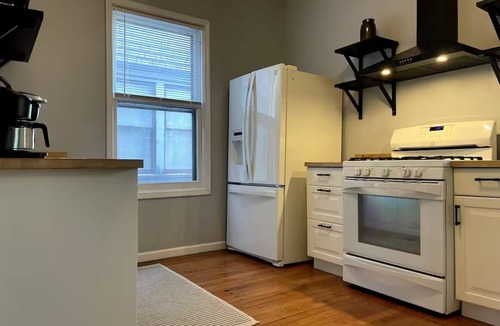 Detroit Apartment | Spacious & Stylish 3 Bedroom Apt in West Village