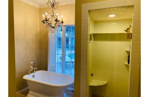 Lubbock House | Spacious & Stylish House