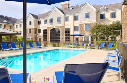 Auburn Hills Hotel | Spacious Suite with Outdoor Pool, Kitchen & Free Breakfast at Auburn Hills!