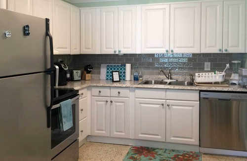 South Patrick Shores House | Spacious & Sunny, Beach Cottage - Walk to Beach