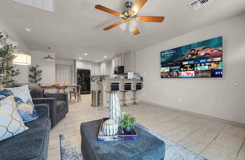 Elgin Apartment | Spacious Townhome - 15 mins to Fort Sill, Wichitas