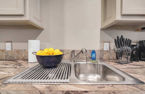 Elgin Apartment | Spacious Townhome - 15 mins to Fort Sill, Wichitas