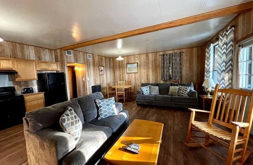 Zwolle Cabin | Spacious Triplex Cabin with Lake View & Fishing Pier, Shared Outdoor Deck, Near Zwolle, LA