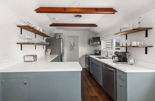 Altavista House | Spacious w/4 Suites, Hot Tub, Perfect for groups!