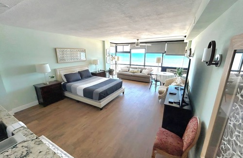 Schulte Park Apartment | Spectacular views - direct oceanfront studio w/kitchen & pool