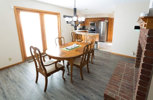Lincoln House | Sprawl out and enjoy time together!