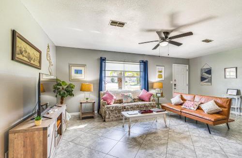 Spring Hill House | Spring Hill Home - 3 Mi to Weeki Wachee Springs!