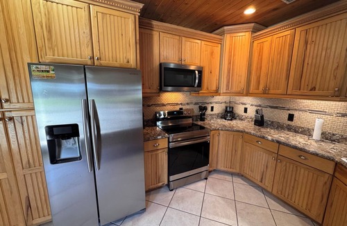 Fort McCoy House | Springfed Canal on Lake George/Large 4 Bedroom house on water/Boat Ramp/Hot Tub