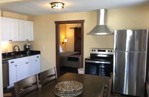 Unionville House | Square View Inn Suite 5