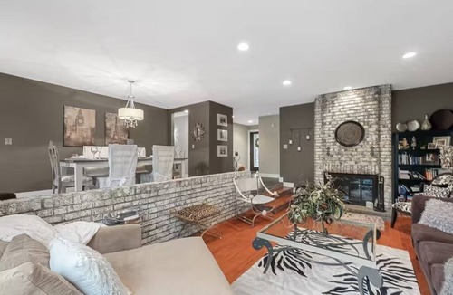 Ballwin House | St Louis Co- Tranquil 2-bed/1 bath house -STL County-Sleeps 1-4
