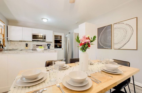 Manhattan House | Stadium Station | MHK - Walk to Sports Complex!