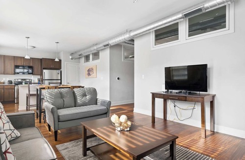 Mile Square Apartment | Stay Downtown Indy—Modern Comfort + Free Parking!