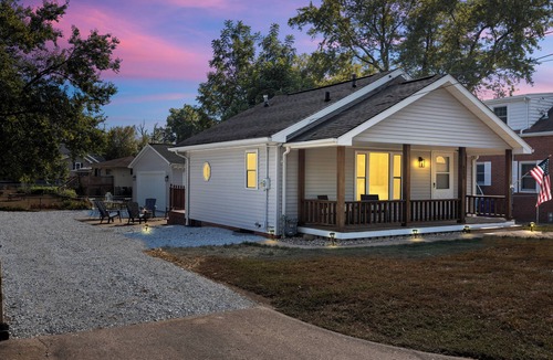 Peoria Heights House | Stay & Play in The Heights!