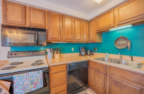 Mount Crested Butte Condo | Steps from Slopes | Pool, Hot Tub + Ski Bus