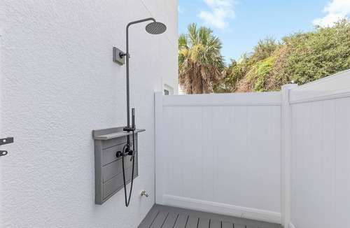 New Smyrna Beach House | 🏖️Steps to Beach | Perfect for Large Groups | Flip Flop Living North🏖️