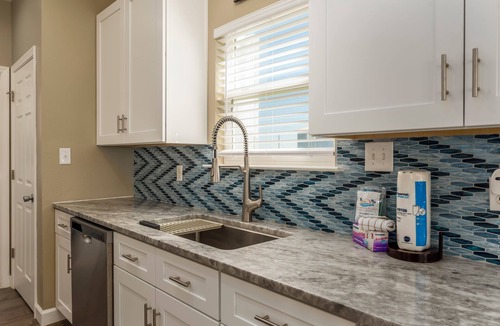 Dauphin Island House | Steps to Beach, Wraparound Deck + Gulf Views – Lazy Daze Beach House