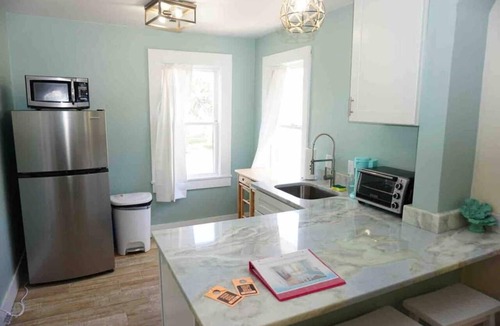 Smith's Memento Apartment | 🏝 Steps to Ocean Center| Walk to Beach & Boardwalk | PETS OK!