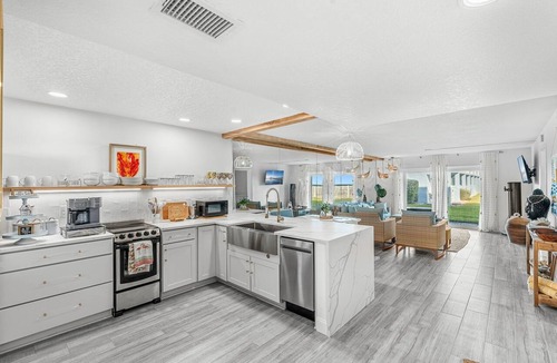 South Patrick Shores Condo | Steps to Sand: Ground-Floor Condo with Patio, Private Beach Access & Pool! ☀️