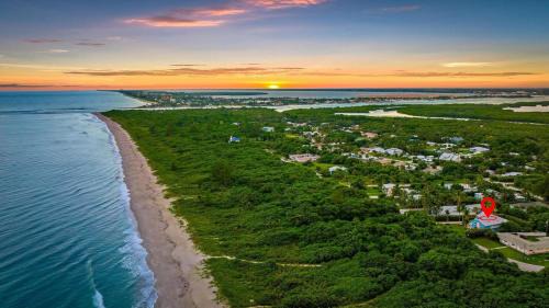 Fort Pierce Shores Villa | Steps to Surfer's Paradise - Family Beach Condo