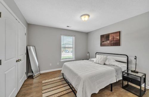 New Albany Apartment | Stonecrest 717, 2Bd Apt I Free Parking I Pool
