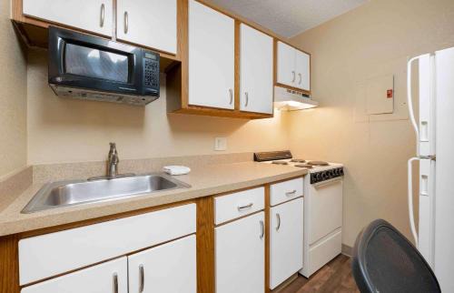Parkdale Hotel | Studio 6 Extended Stay Fairfield, OH - Cincinnati