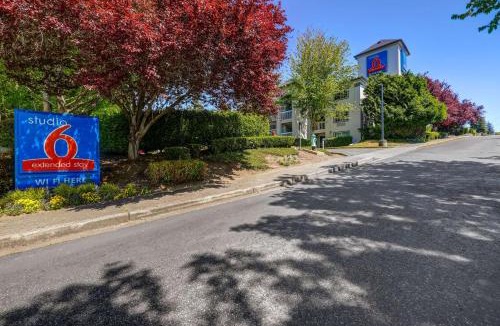 Mountlake Terrace Hotel | Studio 6-Mountlake Terrace, WA - Seattle