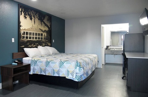 Opelousas Hotel | Studio 6 Suites Opelousas, LA