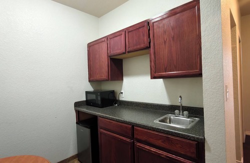 Harker Heights Hotel | Studio 7 By Capital O Killeen I-14