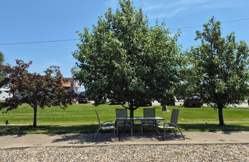 Monroe City Apartment | Studio apartment in Monroe City with boat parking near Mark Twain Lake No Pets
