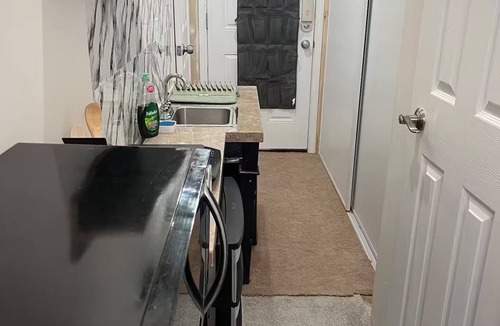 Mount Pleasant Apartment | Studio/Condo in a Townhouse
