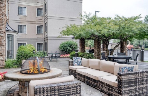 Allentown Apartment | Studio Near ABE with FREE 24h Airport Shuttle | Shared Hot Tub Access