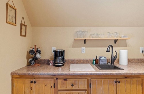 Nemo House | Studio, secluded, HOT TUB, Couples Perfect Getaway