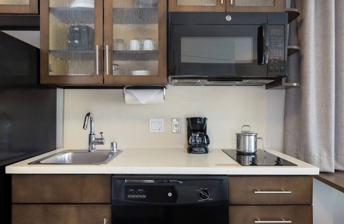 Anaheim Resort Hotel | Studio Suite | 1 Queen Bed | Full Kitchen | Near Anaheim Resort