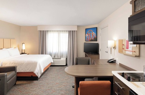 Anaheim Resort Hotel | Studio Suite | 1 Queen Bed | Full Kitchen | Near Anaheim Resort