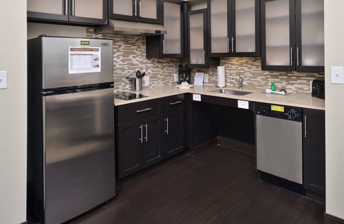 Rochester Apartment | Studio Suite | Free Breakfast + Pool & Hot Tub + Near Mayo Clinic!