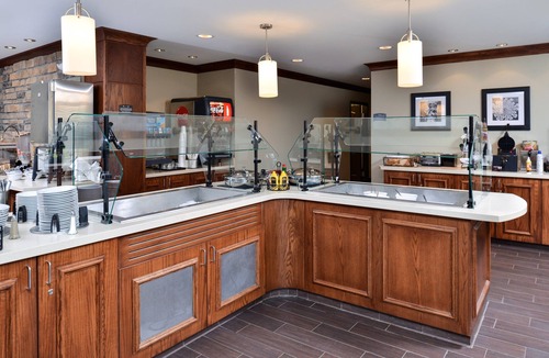 Rochester Apartment | Studio Suite | Free Breakfast + Pool & Hot Tub + Near Mayo Clinic!