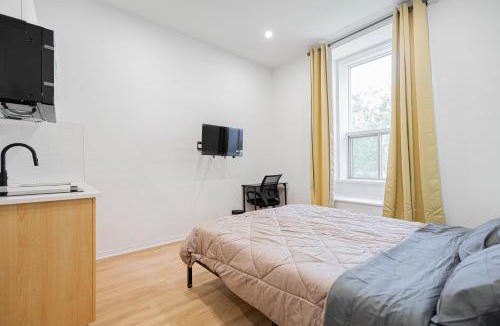 Mercier-Hochelaga-Maisonneuve Apartment | Studio tout équipe pour 2- Location par semaine- Parking gratuit