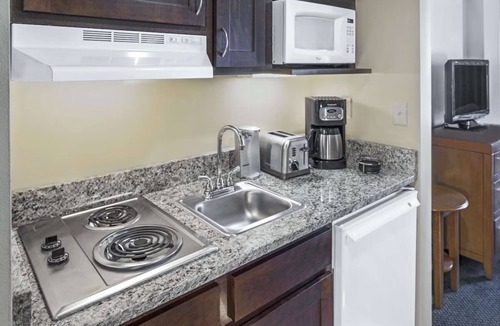 Daytona Beach Hotel | Studio Unit | Kitchenette | Tiki Bar | Outdoor Pool Access | Free Parking