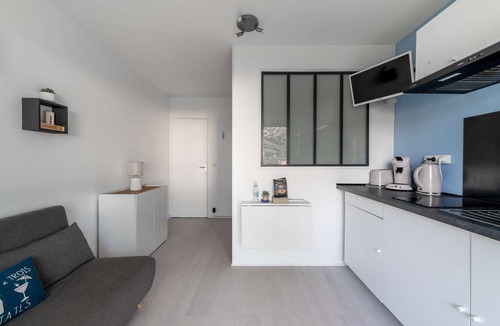 Courseulles-sur-Mer Apartment | Studio with loggia - 200m from the beach - Parking