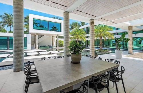 Ocean Ridge House | Stunning and Spacious Beachfront 7-bedroom house in delightful Delray Area