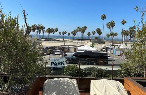 Venice Villa | STUNNING ARCHITECTURAL INDUSTRIAL LOFT W/ POOL ONE BLOCK TO THE BEACH