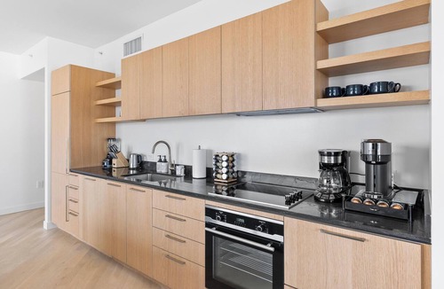 Hollywood Apartment | Stunning Hollywood Views: 2BR Steps from Walk of Fame + Rooftop