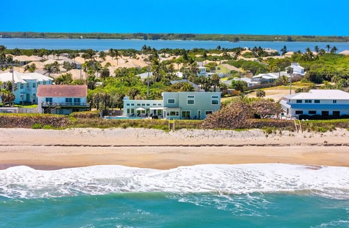 Melbourne Beach House | Stunning Luxury House On The Beach. Oceanfront Pool And Views 🌊