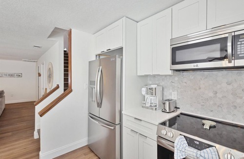 Chandler Park House | Stunning Modern And Elegant Townhome. Five Minute Walk To The Beach ☀️