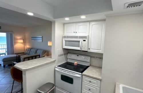 Ormond-by-the-Sea Condo | Stunning Ocean & Pool View 2/2 Ormond Beach Florida #204