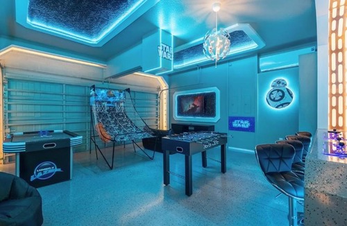 Four Corners House | Stunning Resort Villa w Pool Cinema & Games Room