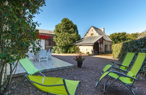 Biniville House | Stunning villa for 7 guests with WIFI, TV, terrace and pets allowed
