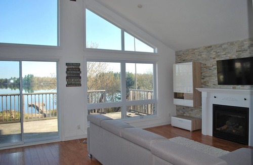 McMurrich/Monteith Cottage | Stunning Waterfront Cottage on Bear Lake – Your Year-Round Getaway