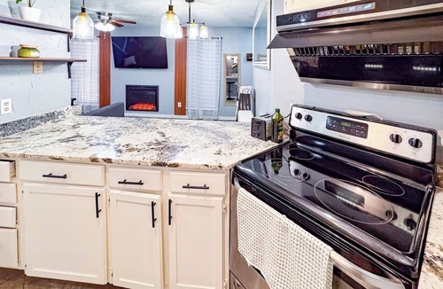 West Arlington Apartment | Stylish 2BR/2BA Condo with Fireplace & Full Kitchen in Arlington